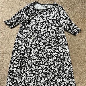 Old Navy Monochrome Floral Blouse